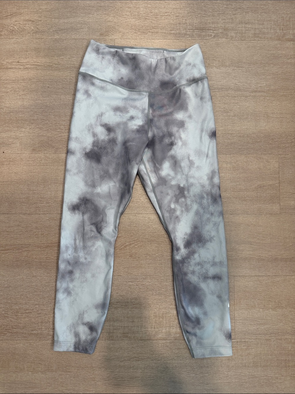 Women’s Nike Gray Tie-Dye High-Waist Leggings- Size Small! NWOT!